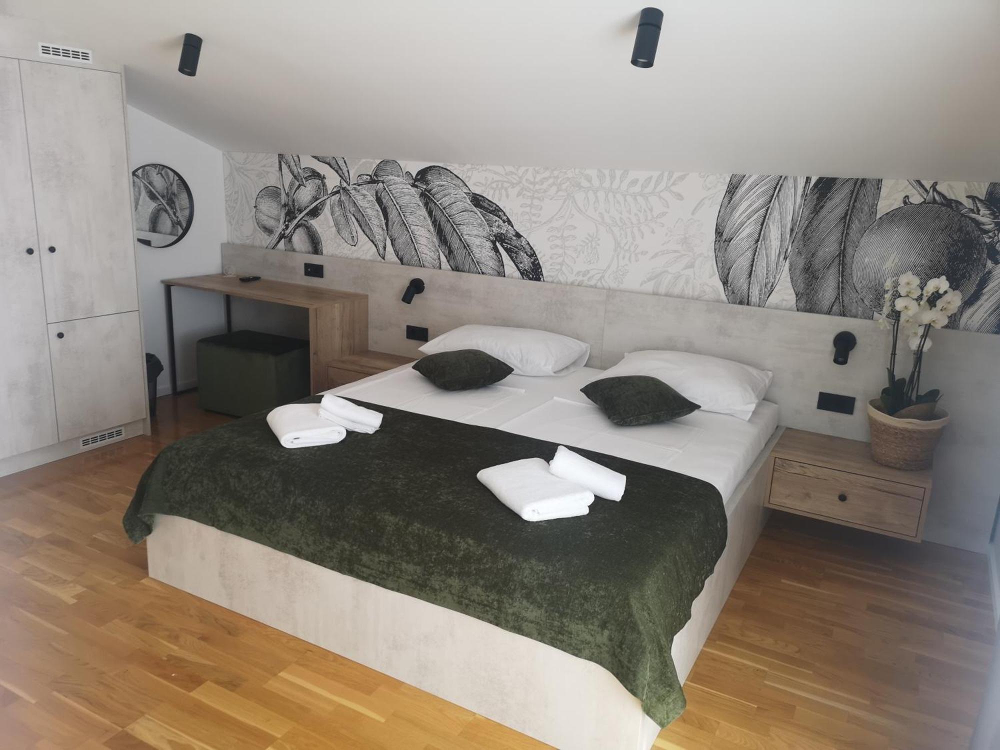 Memori Bed&Breakfast Rab Town Buitenkant foto